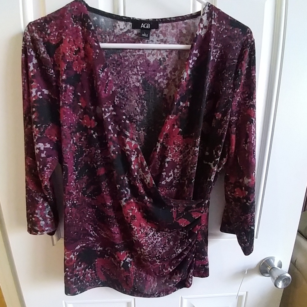 AGB wrap across 3/4 sleeve purple/red print v neck